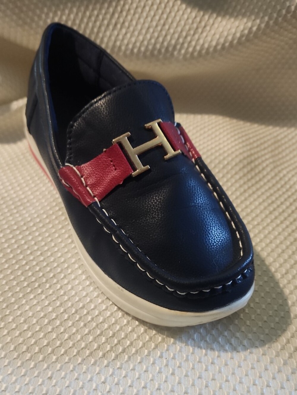 Tommy Hilfiger Navy and Red Slip-On Loafers with Gold H Accent - Picture 3 of 11